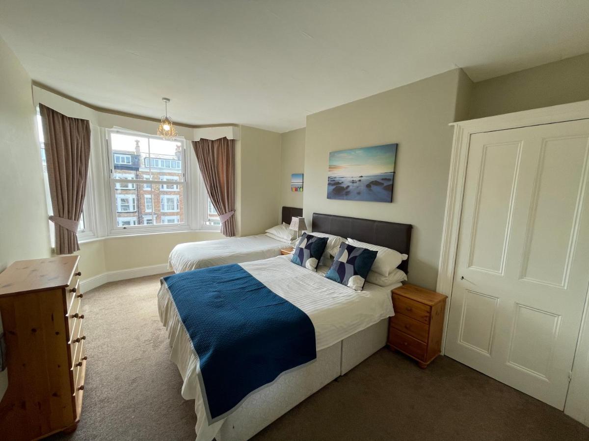 45 The Square Holiday Apartments Scarborough Eksteriør bilde