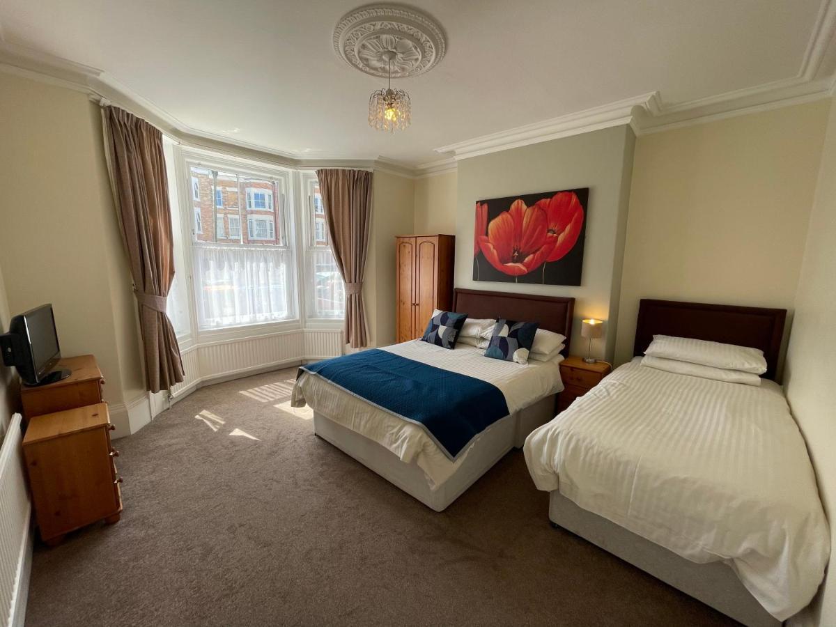 45 The Square Holiday Apartments Scarborough Eksteriør bilde
